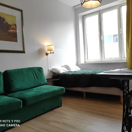 N: Ajax West Station/ Airport With Bathroom * Varsavia