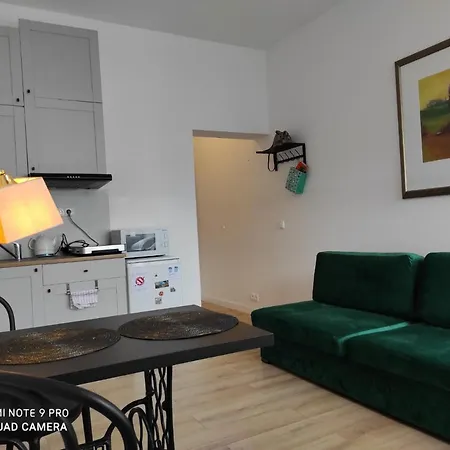 N: Ajax West Station/ Airport With Bathroom * Varsavia