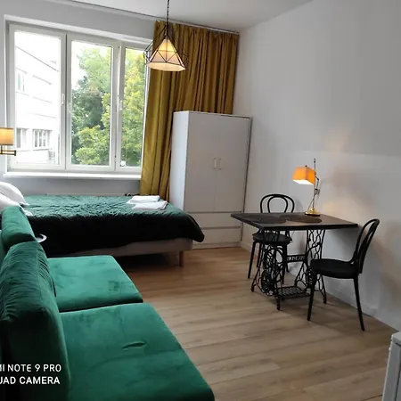 Apartamento N: Ajax West Station/ Airport With Bathroom *
