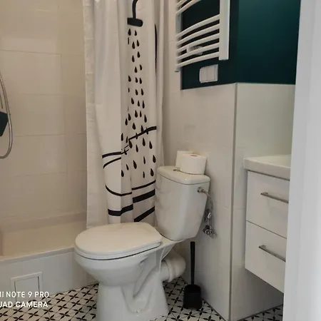 N: Ajax West Station/ Airport With Bathroom
