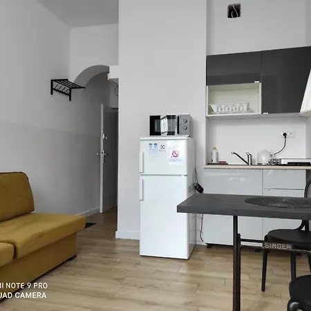 N: Ajax West Station/ Airport With Bathroom Varsovia