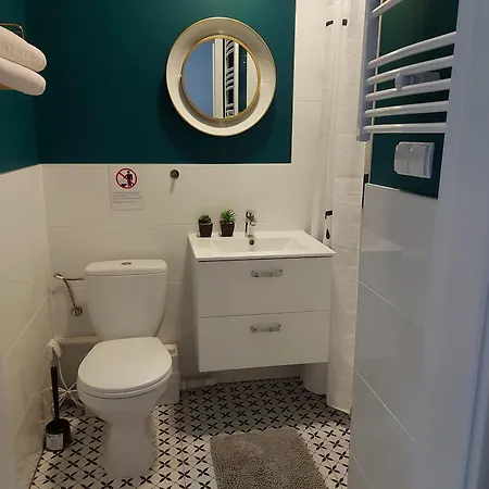 N: Ajax West Station/ Airport With Bathroom *